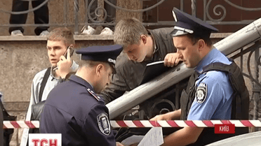 В Киеве мужчина с гранатой взял в заложники своего же ребенка