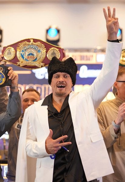 Александр Усик