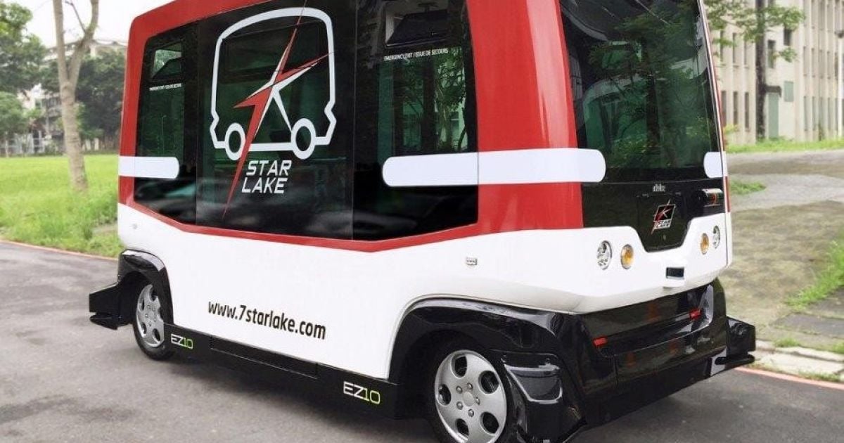 В Тайване беспилотный автобус EZ10 отправился в путь с пробным проездом
