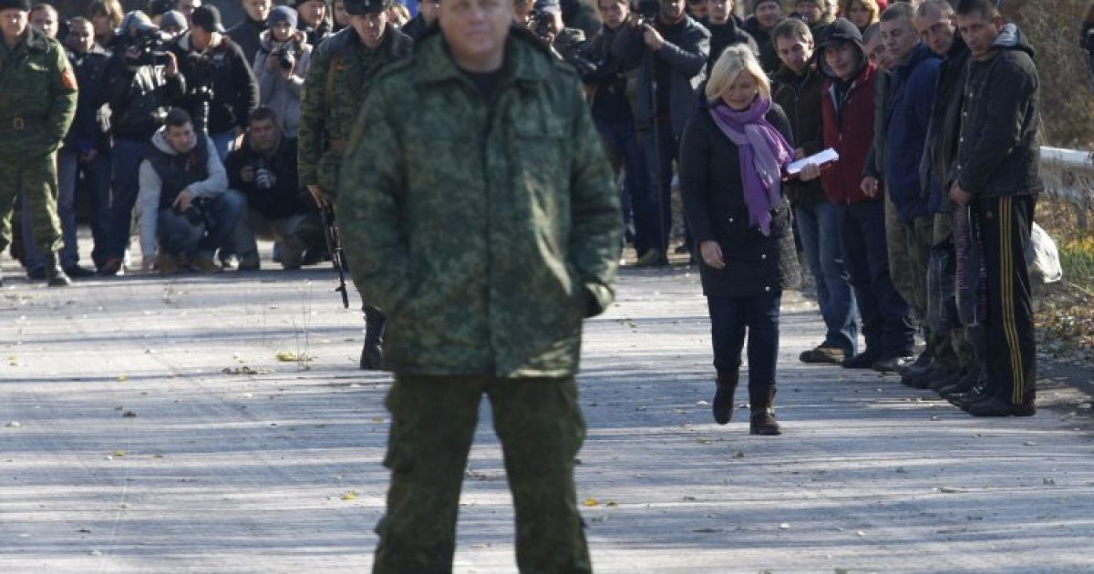 Бойовики звільнили дев'ять українців в обмін на 11 своїх поплічників. / © УНІАН