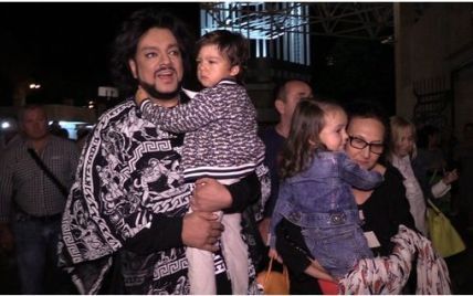 Филипп Киркоров впервые взял с собой детей на концерт