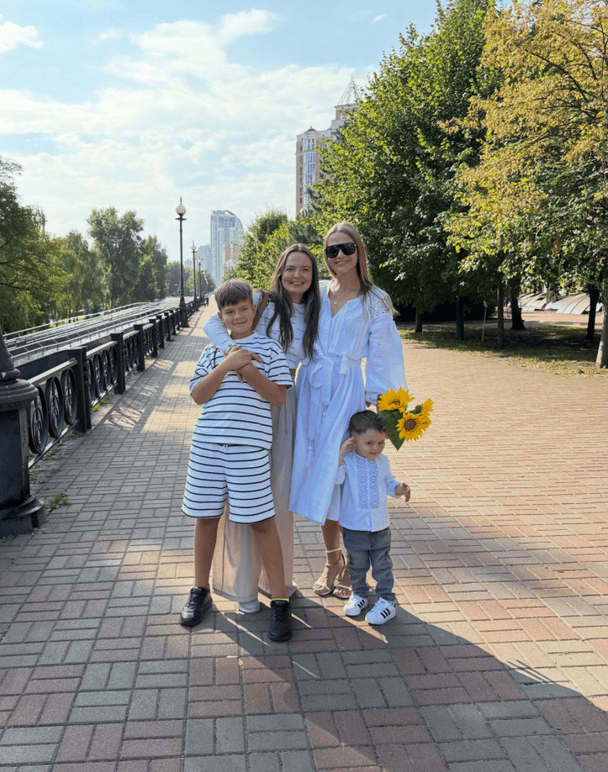 Дружина Віталія Козловського з сином та родиною / © instagram.com/yuliabakumenko