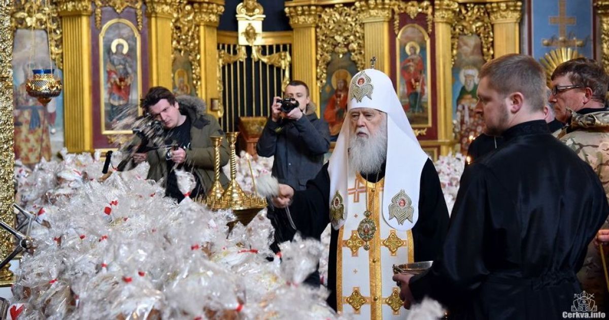 Сомнительная нравственность. В соцсетях возмутились рекламой "Батькивщины" на куличах для воинов АТО
