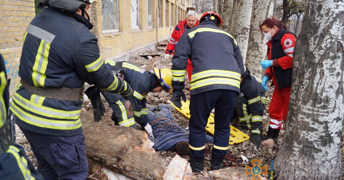 У Запоріжжі обвалився балкон 4 поверху: загинув чоловік