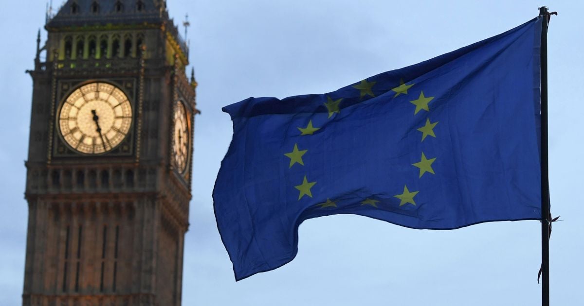 ЕС и британская оппозиция начали собственные переговоры по Brexit из-за риска отставки Мэй