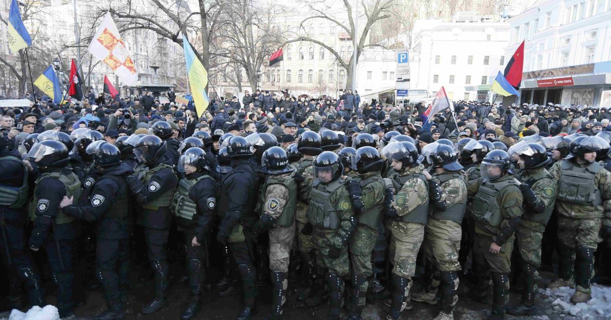 Нацполіція розпочала кримінальне провадження через травмування правоохоронців у центрі Києва