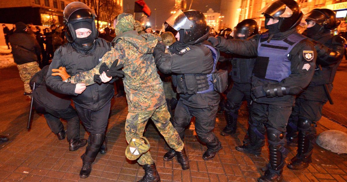 Нічні сутички блокадників з правоохоронцями в Києві_5 / © Reuters