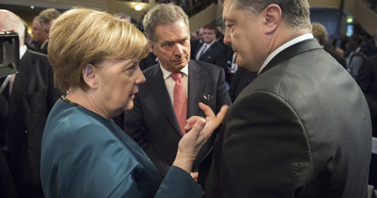 Порошенко домовився з Меркель про тристоронні переговори щодо Донбасу