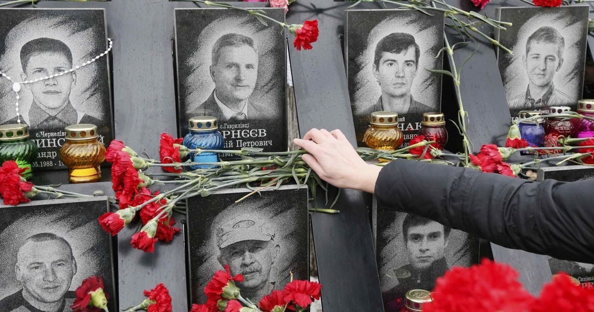 По всей Украине чтят память Героев Небесной сотни