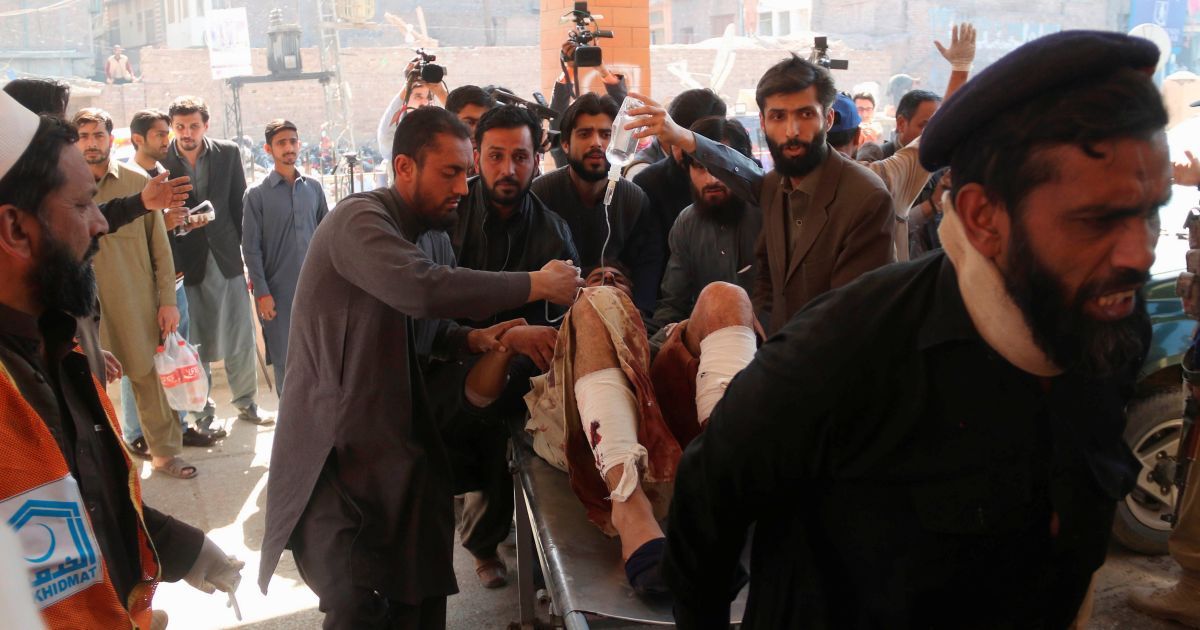 Пятеро погибших и десятки раненых. Подробности теракта возле суда в Пакистане