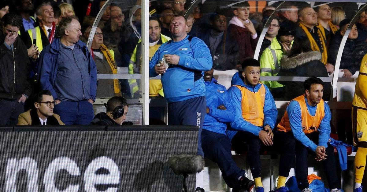 Англійський "воротар-пончик" підозрюється у грі на тоталізаторі через поїдання пирога