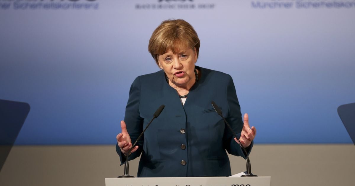 Зустріч Трампа і Меркель зірвалася через бурю у Вашингтоні