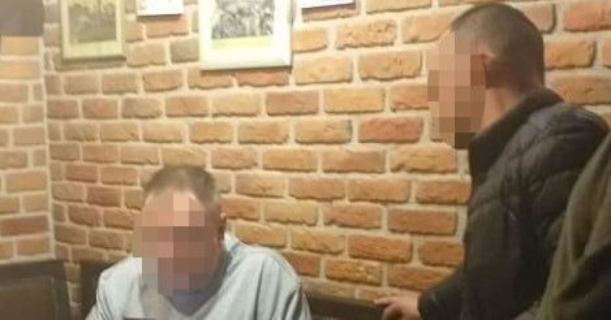У Львові затримали чоловіка, який за 10 тисяч доларів виготовляв фейкові довідки для перетину кордону