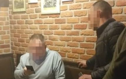 Во Львове задержали мужчину, который за 10 тысяч долларов изготавливал фейковые справки для пересечения границы