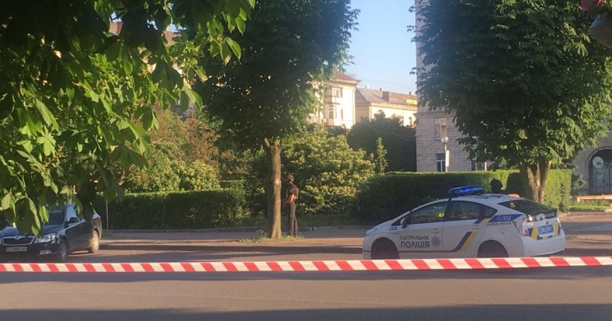 У Черкасах невідомий розстріляв депутата від "Батьківщини" і забарикадувався в його офісі - ЗМІ