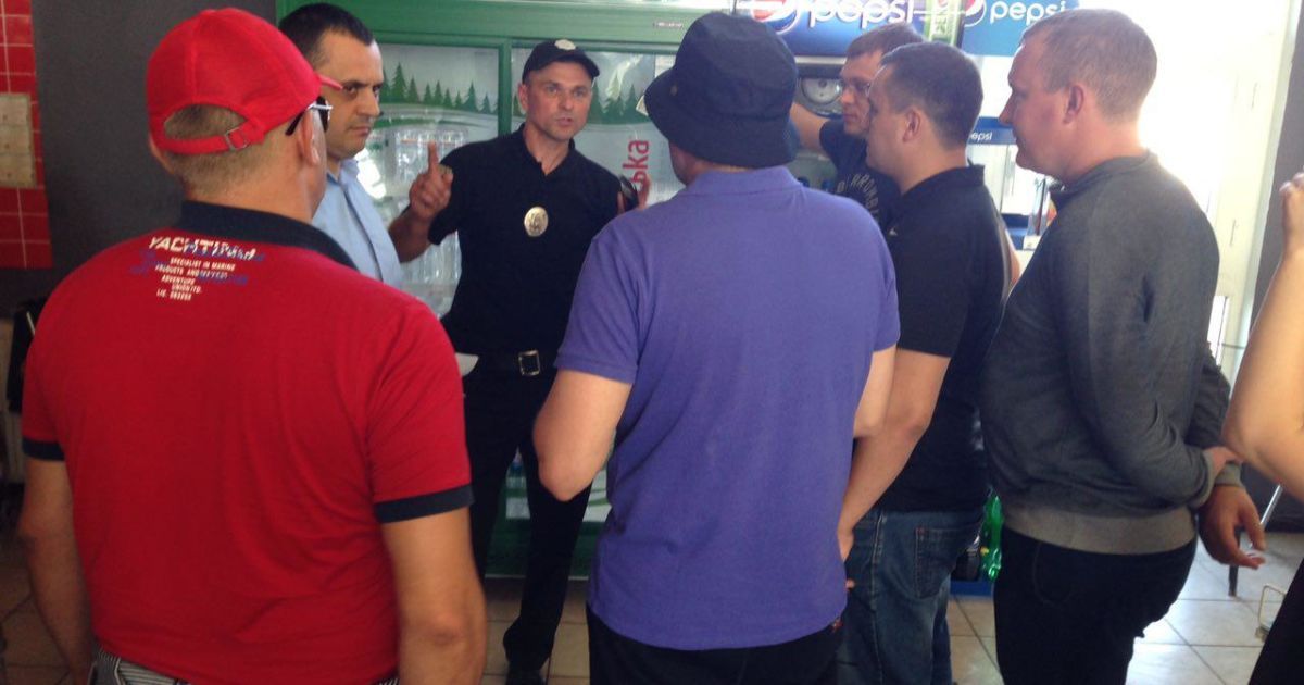 У партії Саакашвілі заявили про «тітушок», які автобусами прибули до Краковця _3 / © Facebook / Рух нових сил