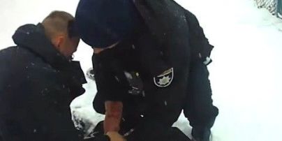 Поліція оприлюднила відео з нагрудної камери, як патрульні зі стріляниною схопили злодіїв у Рівному