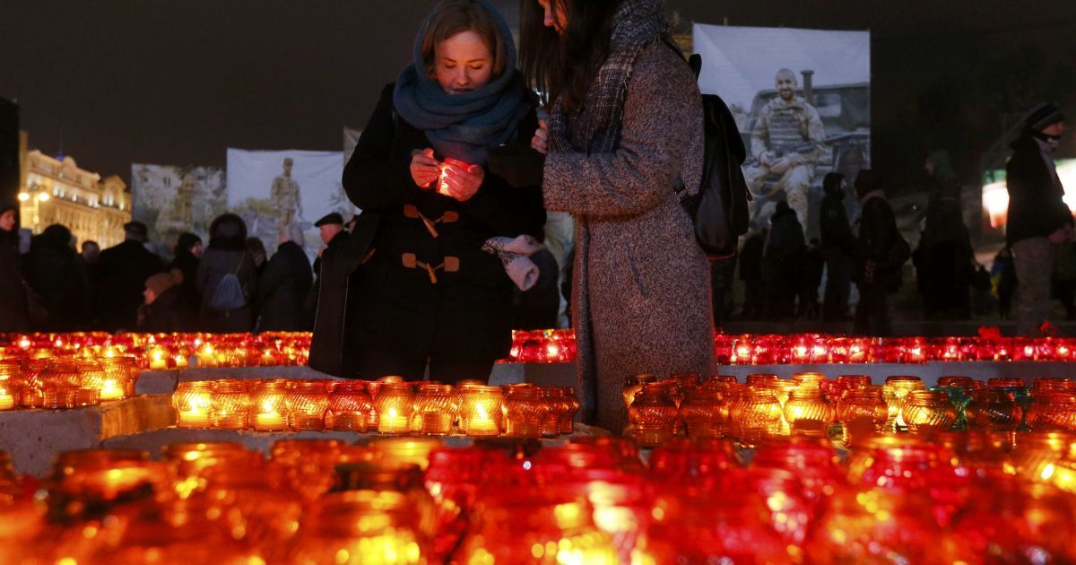 На Майдане и Банковой под вечер стало больше силовиков, люди говорят о боязни беспорядков