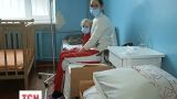 Українці масово скуповують маски та противірусні препарати