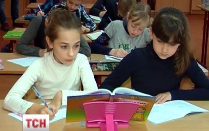 В Украине ученики 4 и 7 классов начинают второе полугодие без учебников