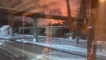 Момент атаки на нафтобазу у Великих Луках Псковської області_3 / © фото з соцмереж