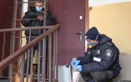 Не дала грошей: у Києві 26-річний чоловік убив власну матір та викинувся з вікна