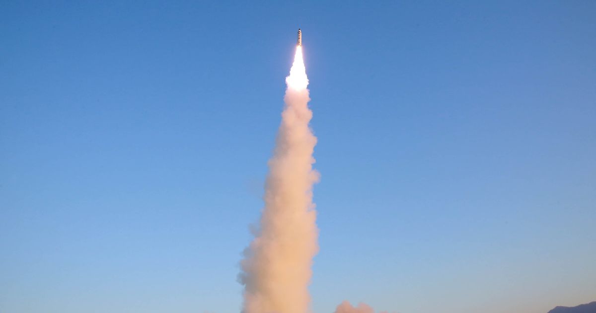 Угроза нацбезопасности: Япония заявила о запуске четырех ракет КНДР