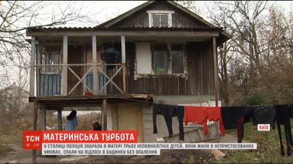 Правоохоронці забрали у матері трьох дівчаток, які жили у нелюдських умовах