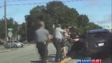 Как патрульные гонялись за женщинами, которые похитили пончики в магазине