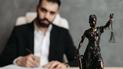 Продавець курей-гриль видавав себе за адвоката