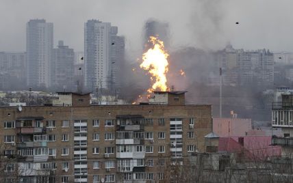 Росіяни вдарили по Києву "Шахедами": сталася пожежа у багатоповерхівці