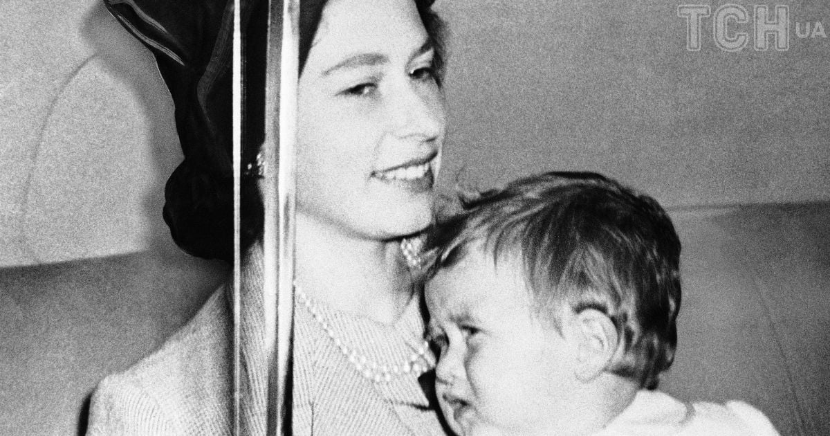 Rare Photograph of Princess Elizabeth and Prince Charles from 1949