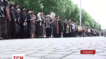 На Львовщине СБУ выдворила из Украины пятерых наставников скандальной секты
