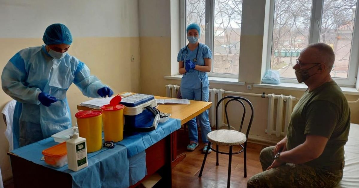 Хомчак вакцинувався_1 / © Операция объединенных сил / Facebook