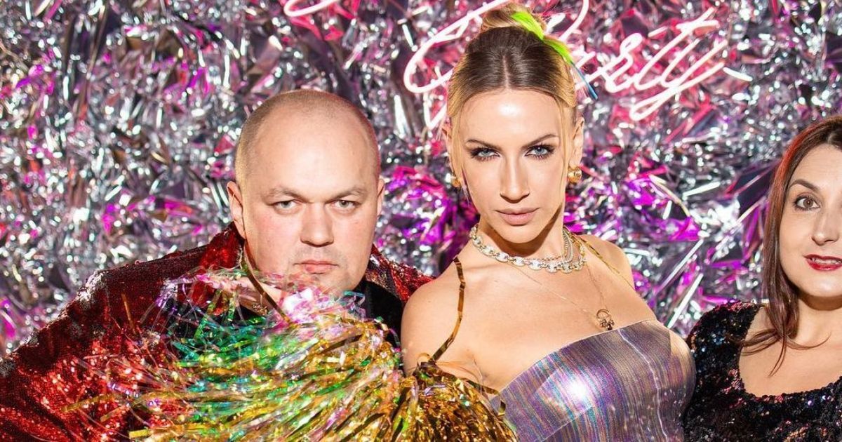 Леся Нікітюк в обтислому комбінезоні та золотистому дощику показала, як 34-річчя святкувала