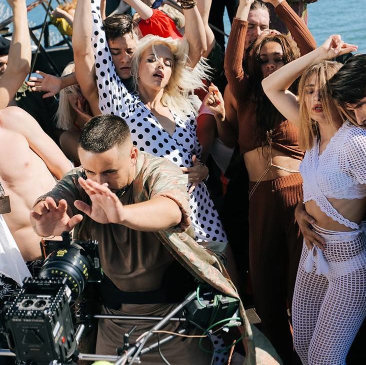 MONATIK представив кліп із брудними танцями на кораблі у Чорному морі