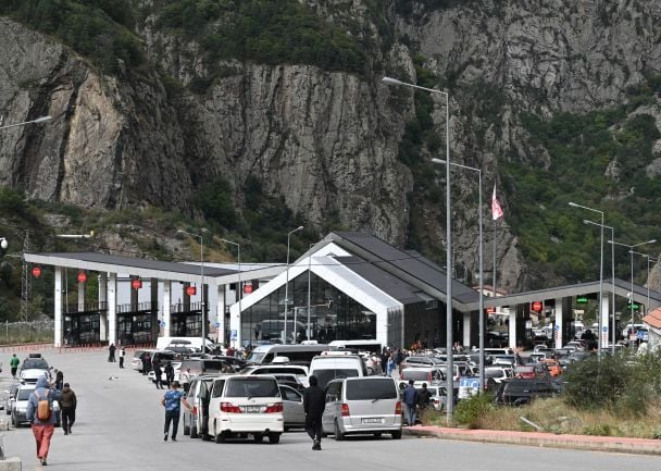 Пятеро украинцев объявили голодовку на границе Грузии и РФ: что известно