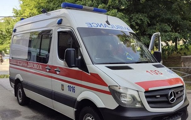 На Буковині обвалився дерев’яний міст з дітьми — у якому вон