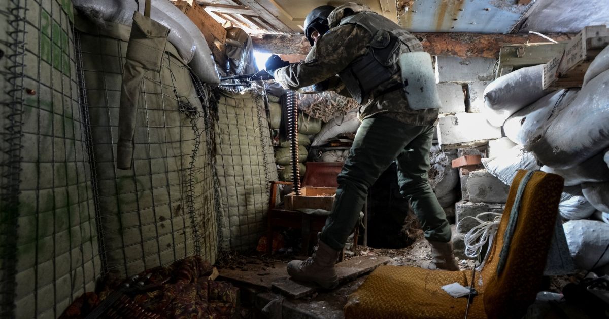Обстрел Авдеевки: погибли 40-летний гражданский и военный, один боец остался без ног