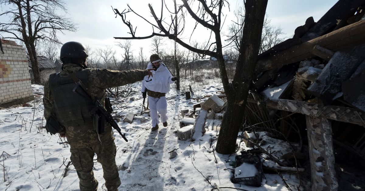 На Донбассе один военный погиб, еще десять ранены. Дайджест АТО