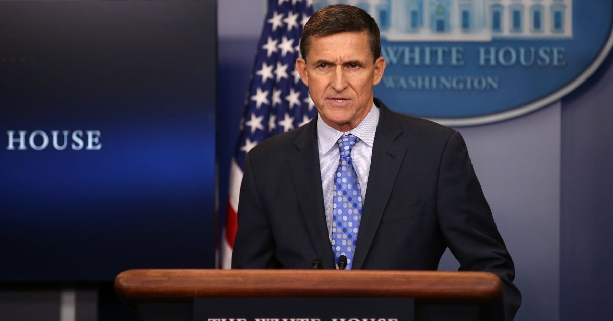 Несмотря на опровержения, советник Трампа обсуждал санкции с послом России - The Washington Post