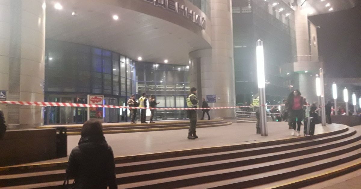 В Киеве "заминировали" два вокзала, людей эвакуируют
