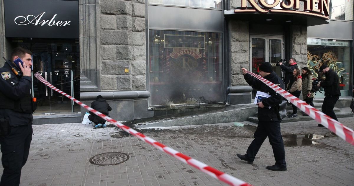 Затриманий за підпал магазину Roshen на Хрещатику є членом екстремістської організації – поліція