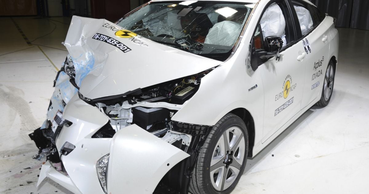 Euro NCAP разбила Toyota Prius по новым правилам (Видео)