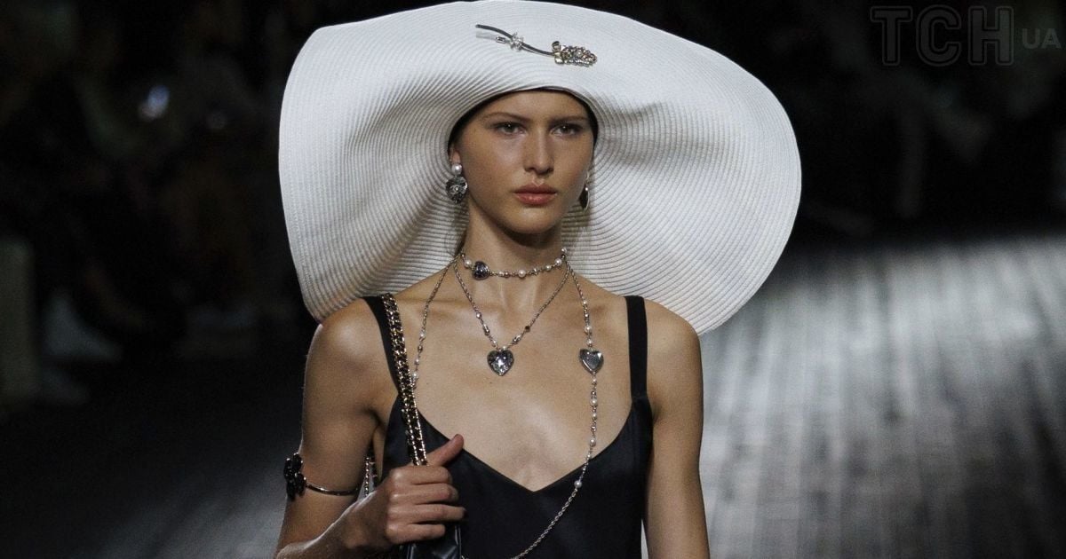 Показ колекції осінь-зима 2024-2025 бренду Chanel