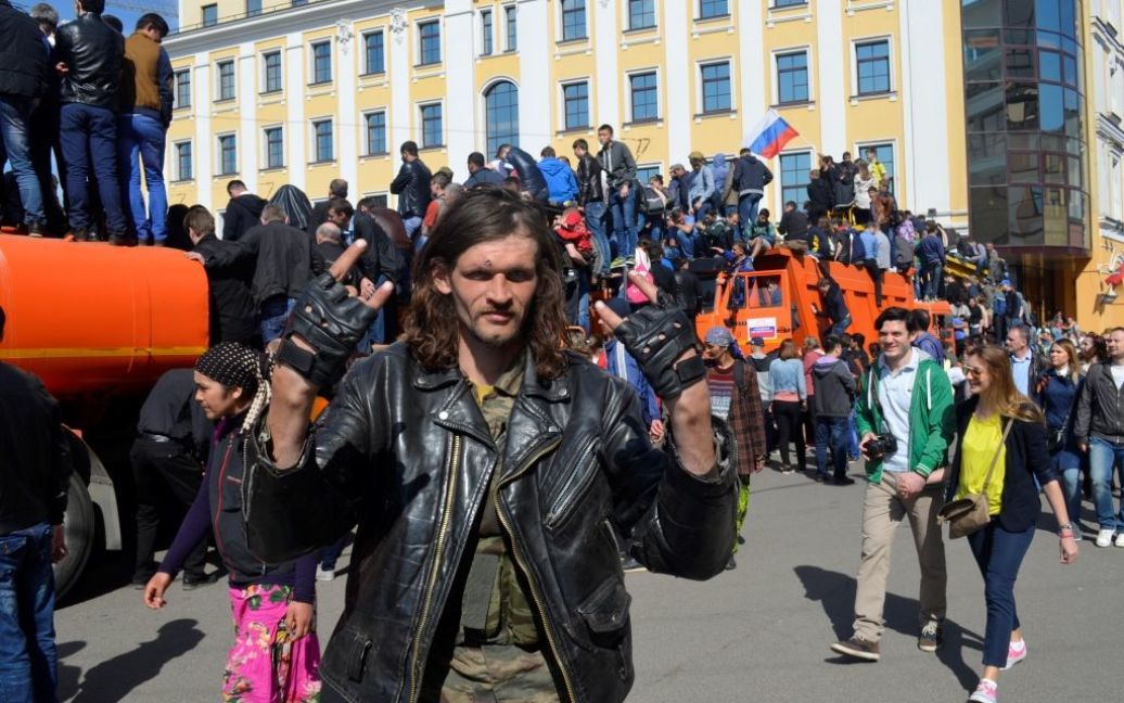 Россияне так и не смогли попасть на разрекламированный парад / © Фото Дмитрия Флорина