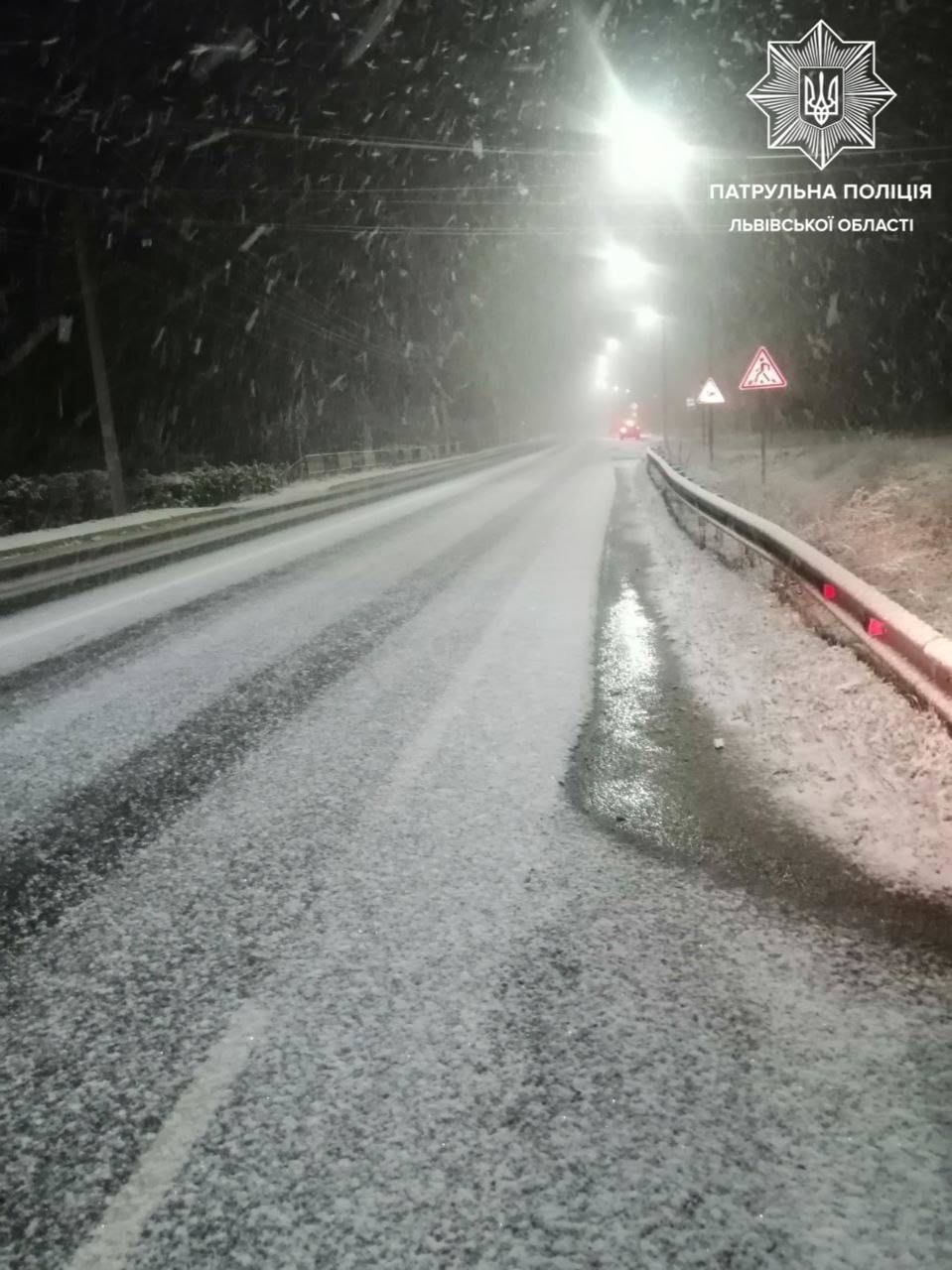 Сніг у Львівській області / Фото: Патрульна поліція Львівщини / ©