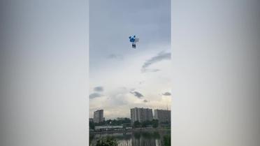 У небі над Москвою запустили прапор легіону "Свобода Росії"