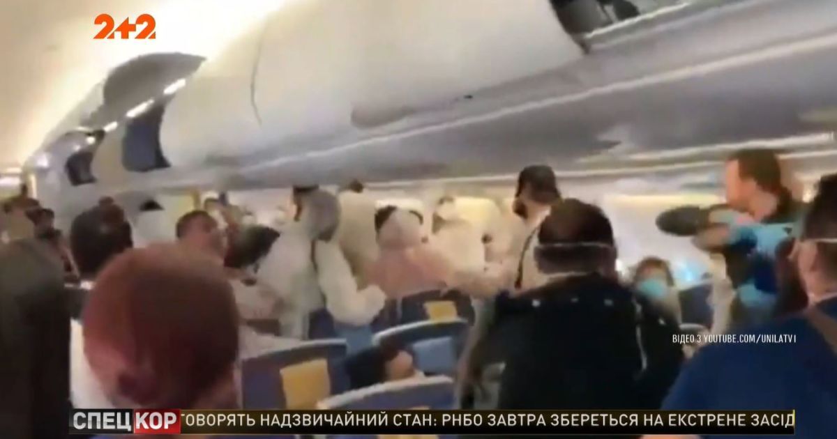 У літаку з Лівану пасажири відмовлялись вдягати маски та демонстративно чхали