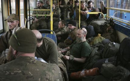 "Они на пути из ада в ад": последние защитники Мариуполя выходят из "Азовстали"